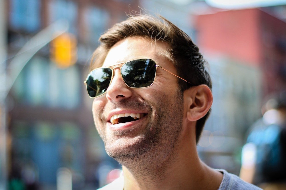 Mies nauraa pixabay huvittava koominen hauska iloinen