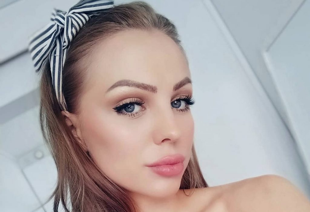 Erika Helin Instagram selfie, kaunotar, julkkis, suomalaiskaunotar, näyttävä, kurvikas